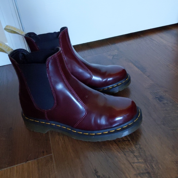 Dr. Martens Shoes - Dr. Martens 2976 Chelsea Boot